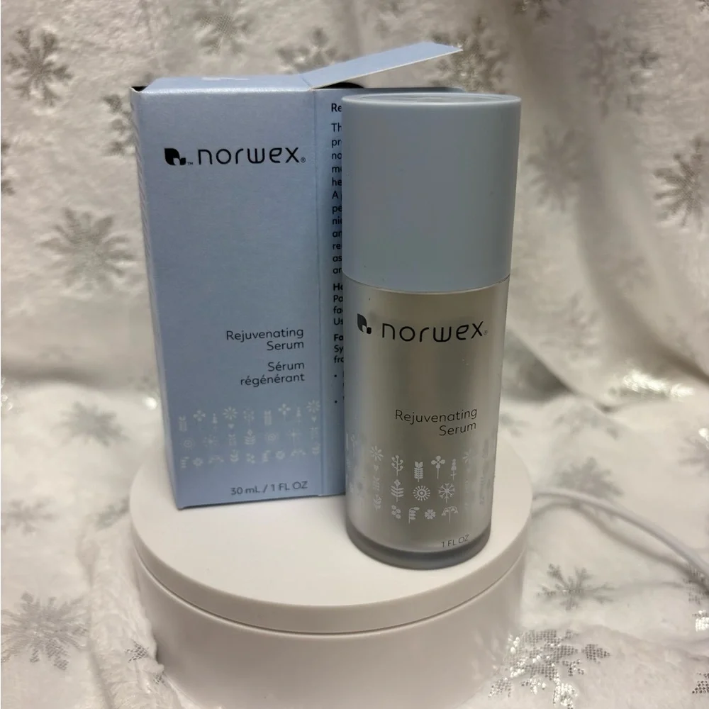Norwex Rejuvenating Serum - 30ML/ 1FL OZ - Picture 3 of 11